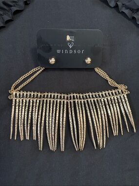 Gold statement necklace and studs set